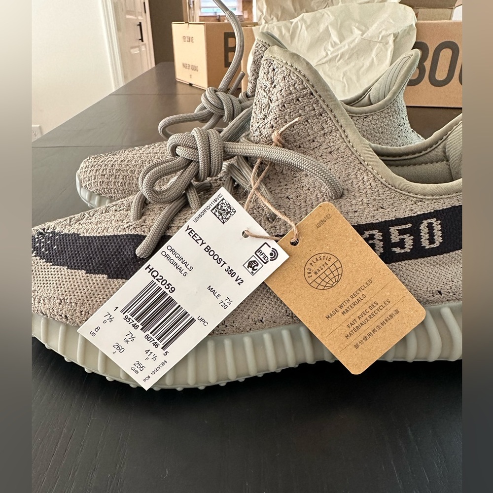 YEEZY BOOST 350 V2 - BRAND NEW